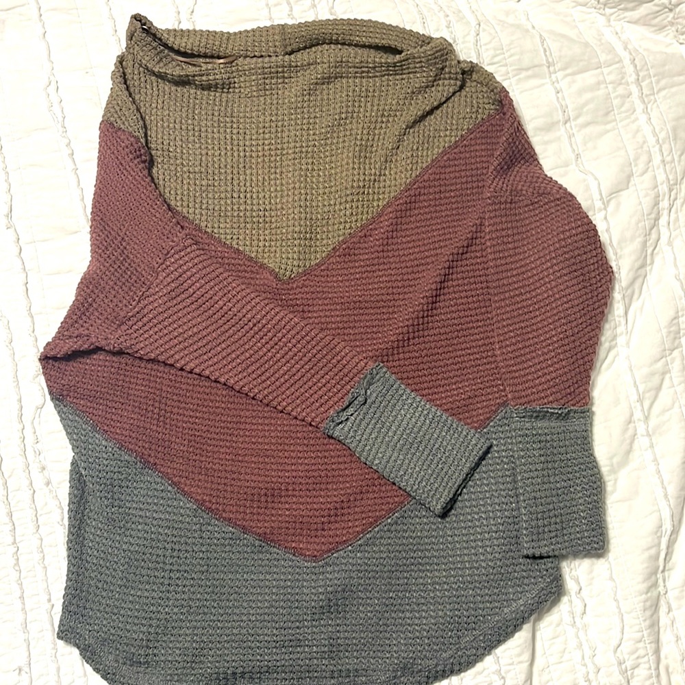 Lightweight v patterned waffle shirt